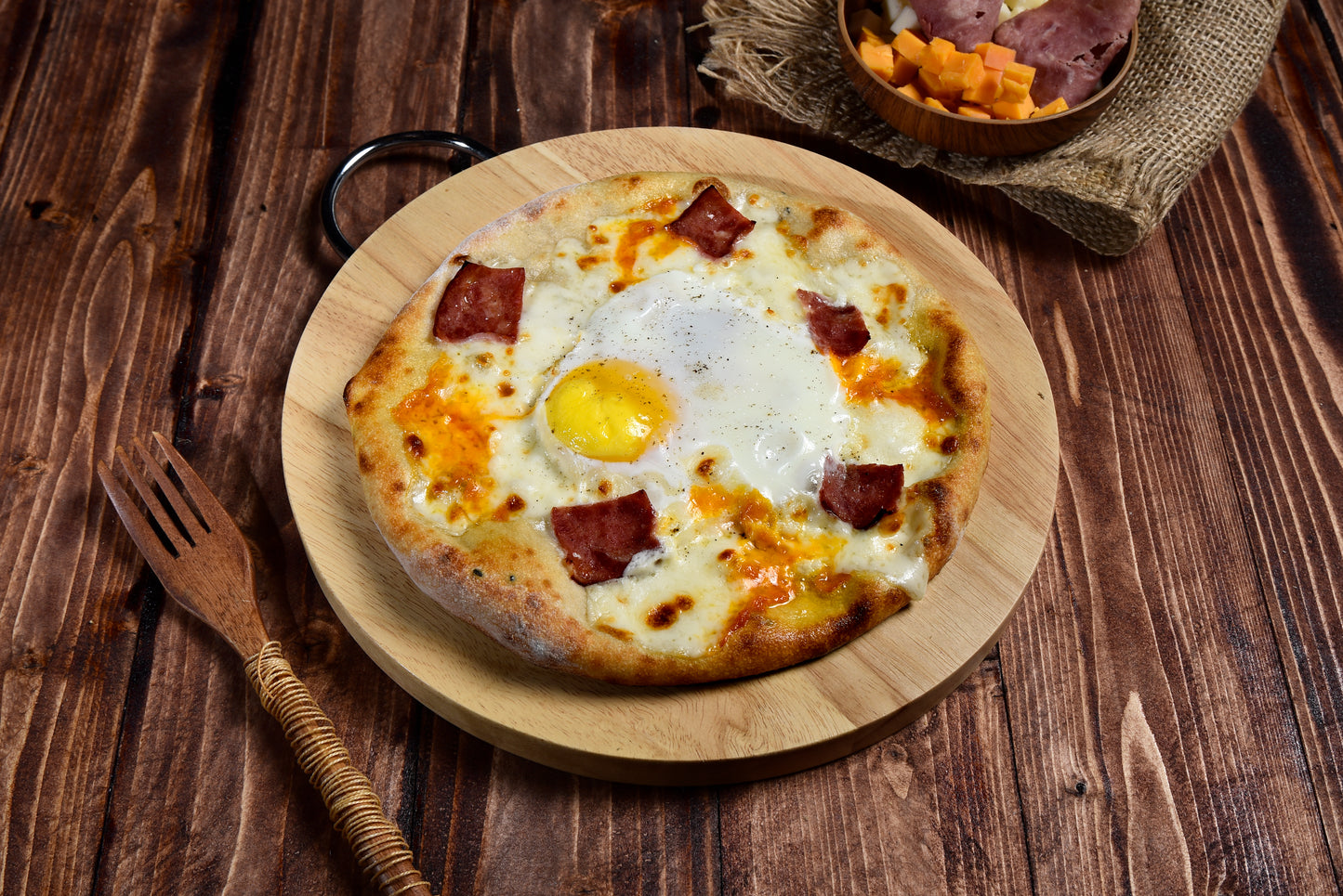 فطيرة البيض و لحم البيكون