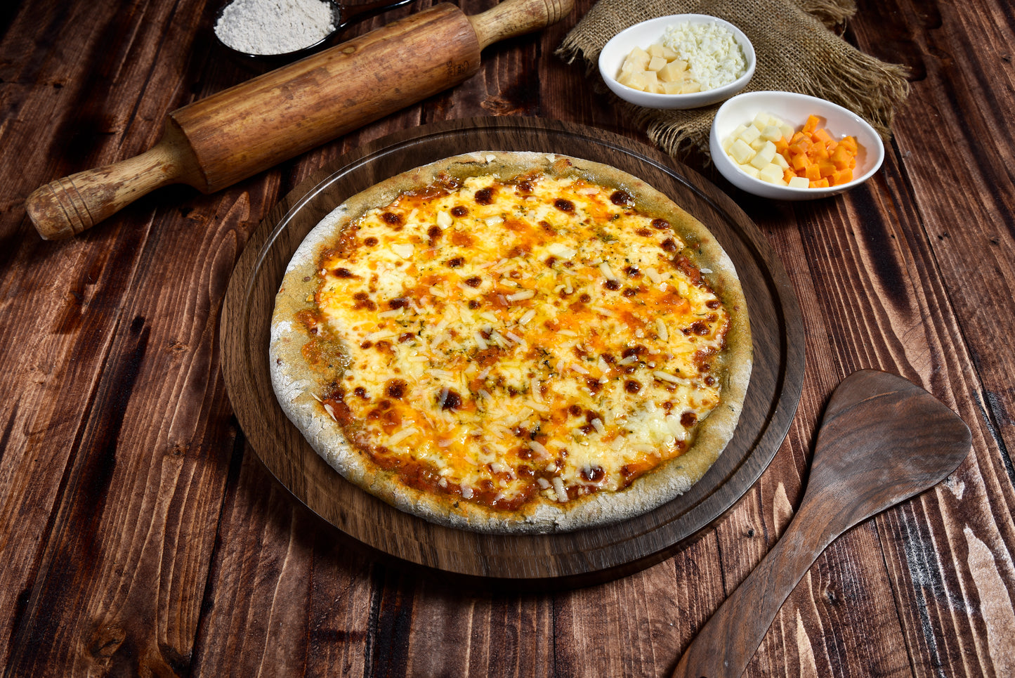 بيتزا 4 أجبان دخن