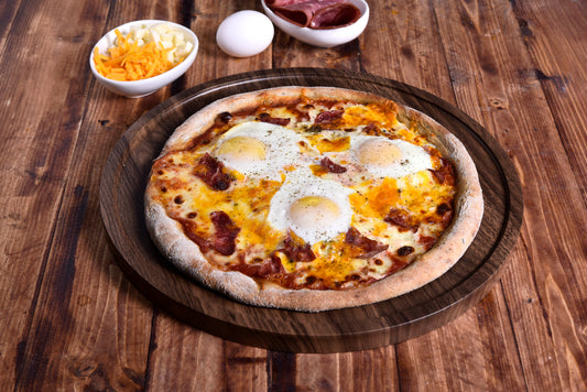 بيتزا البيض و لحم البيكون دخن